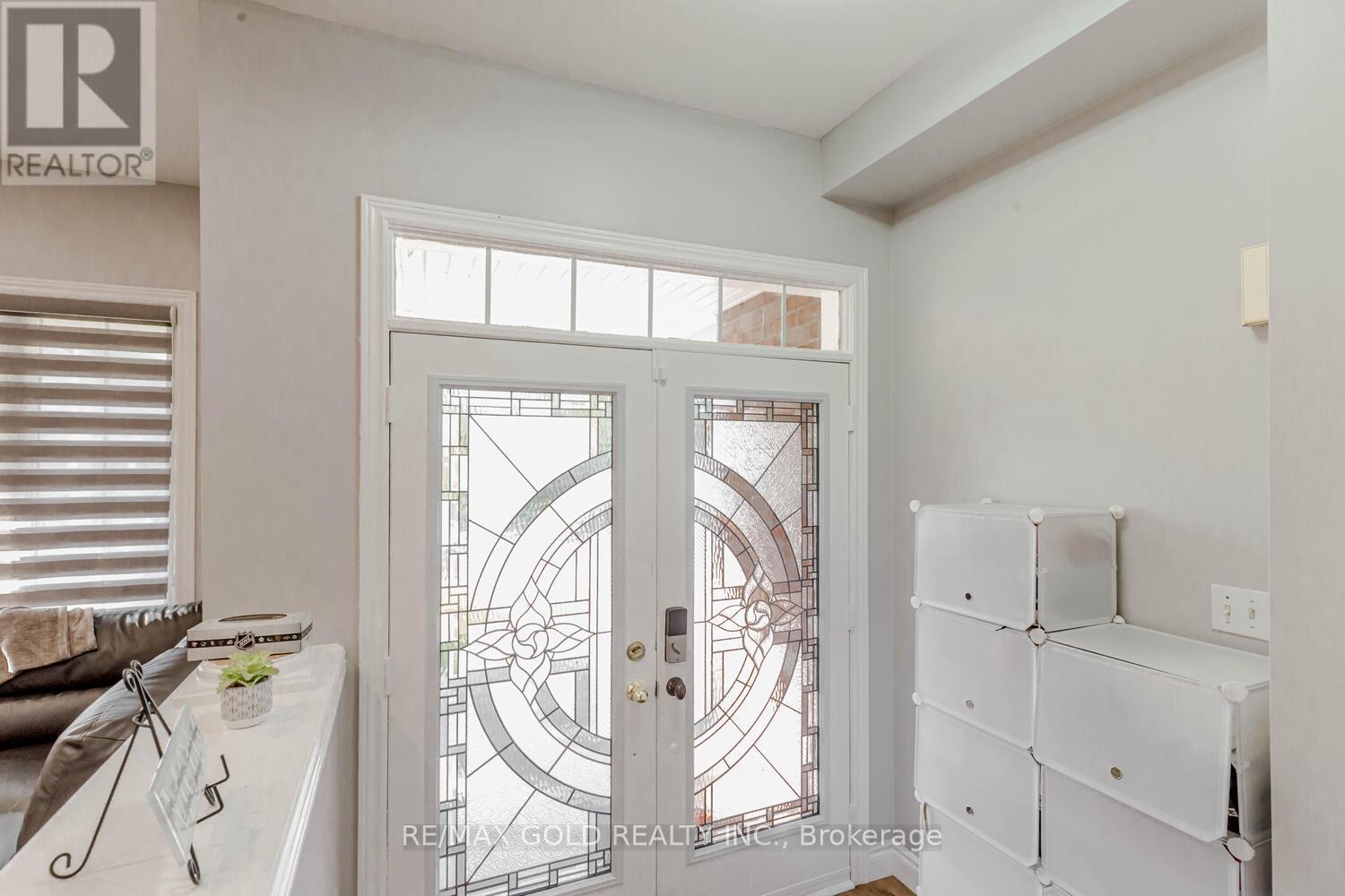 33 Hopecrest Place, Brampton, Ontario  L6R 2V1 - Photo 6 - W12805258