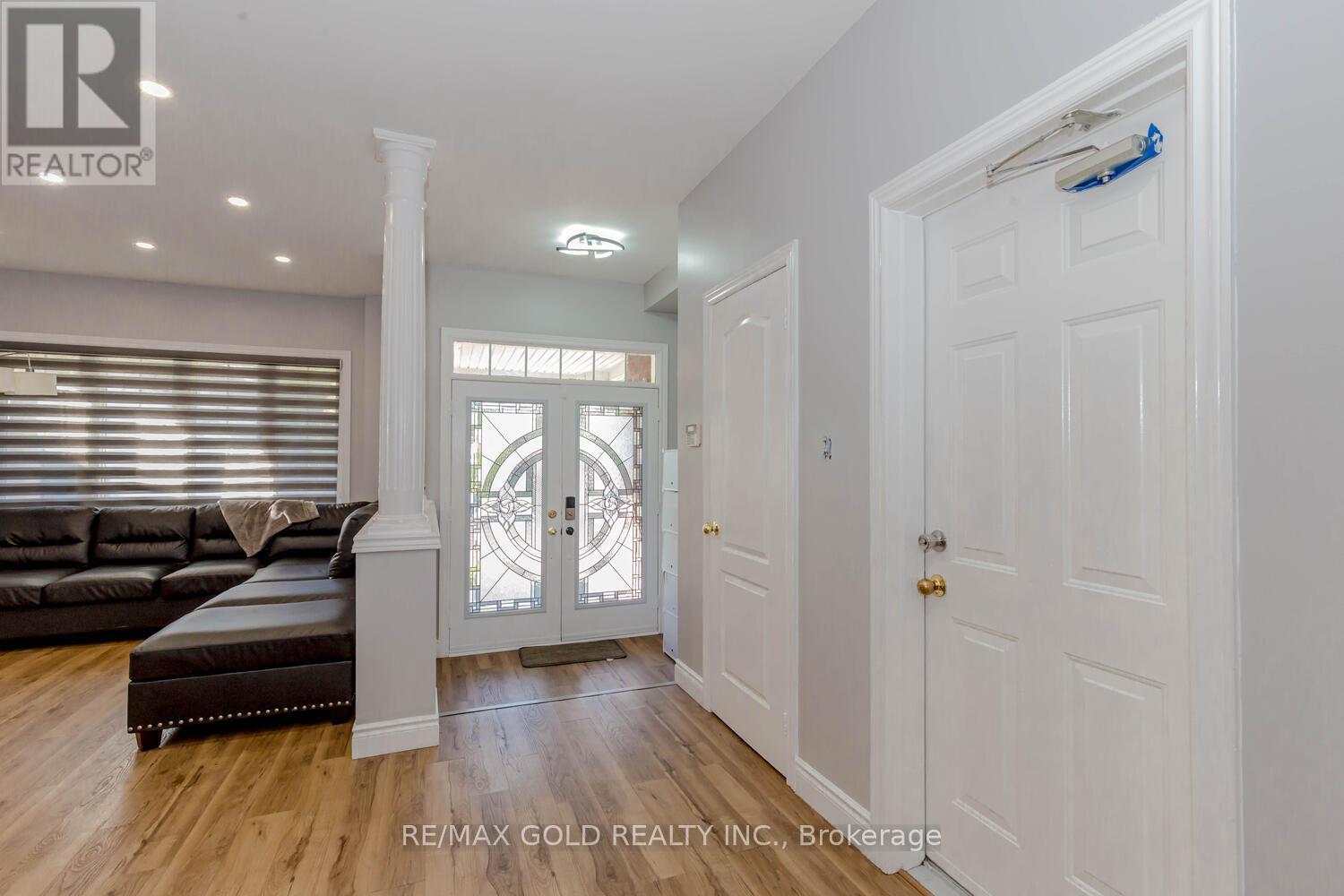 33 Hopecrest Place, Brampton, Ontario  L6R 2V1 - Photo 7 - W12805258