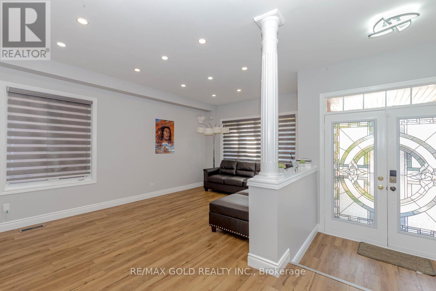 33 Hopecrest Place, Brampton, Ontario  L6R 2V1 - Photo 8 - W12805258