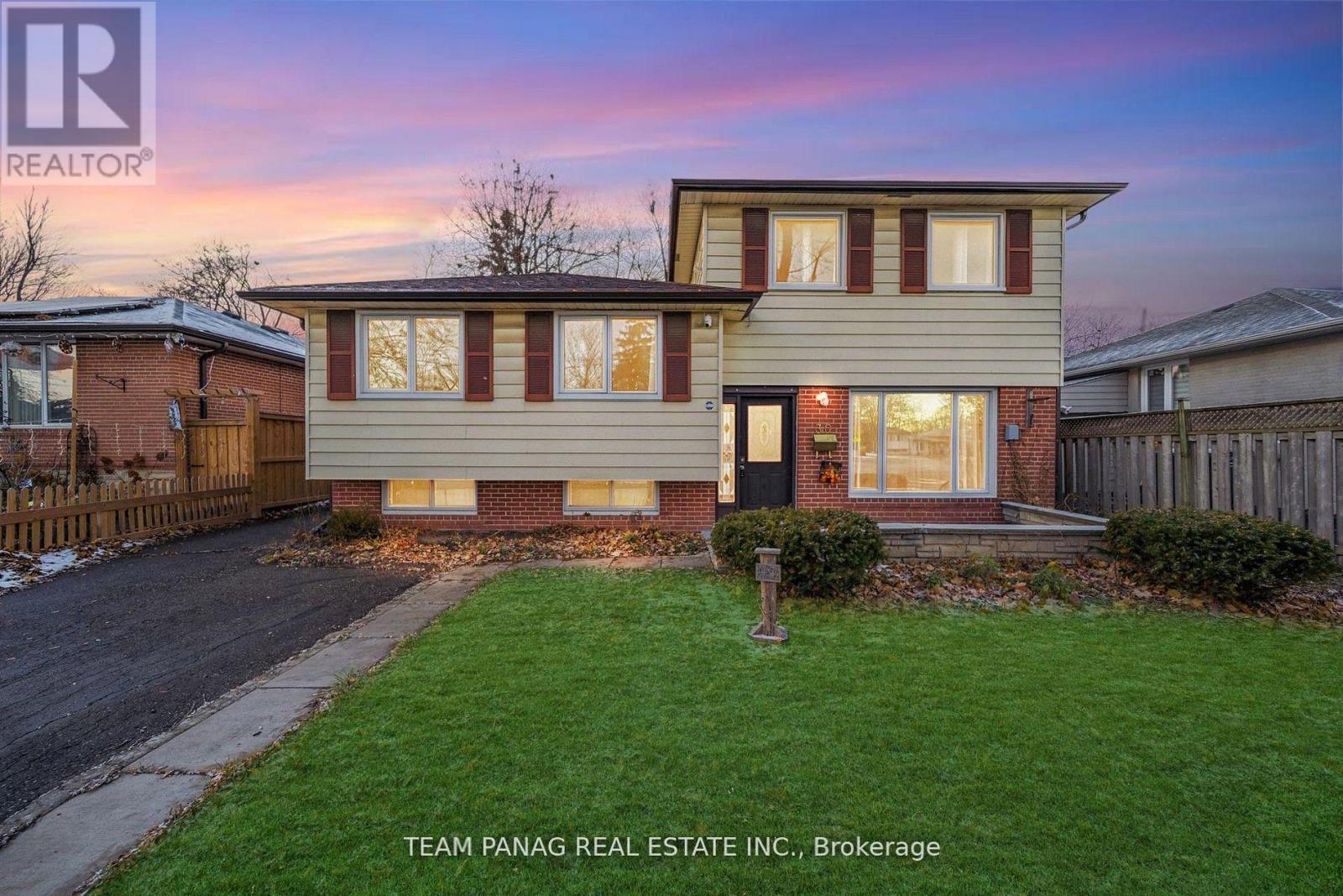 30 Parkway Avenue, Brampton, Ontario  L6X 2G4 - Photo 2 - W12805362