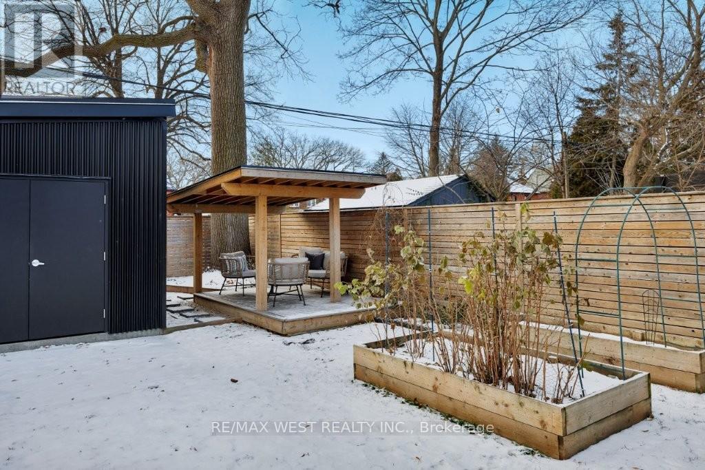 424 Clendenan Avenue, Toronto, Ontario  M6P 2X6 - Photo 36 - W12805370