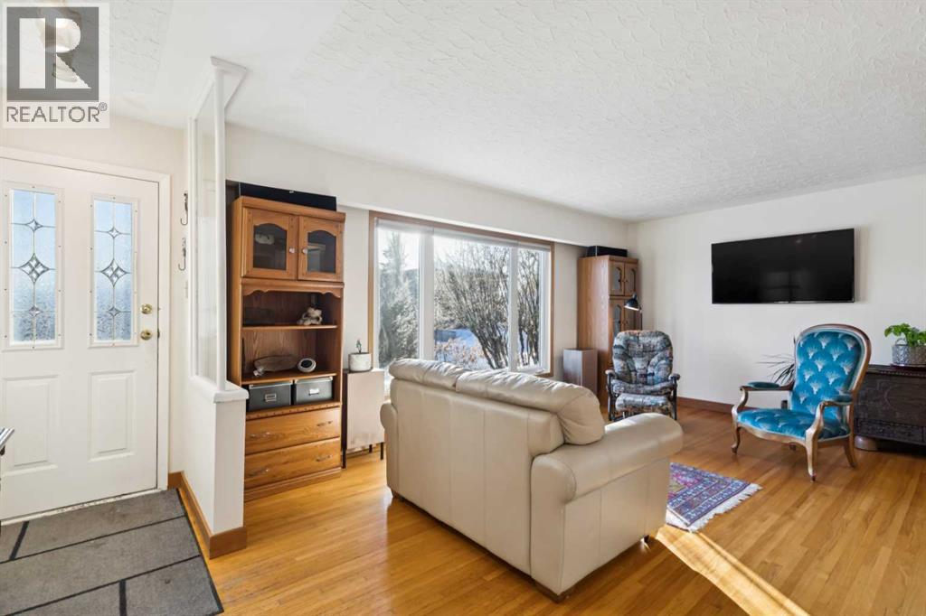 35 45 Street Sw, Calgary, Alberta  T3C 2B2 - Photo 2 - A2287636