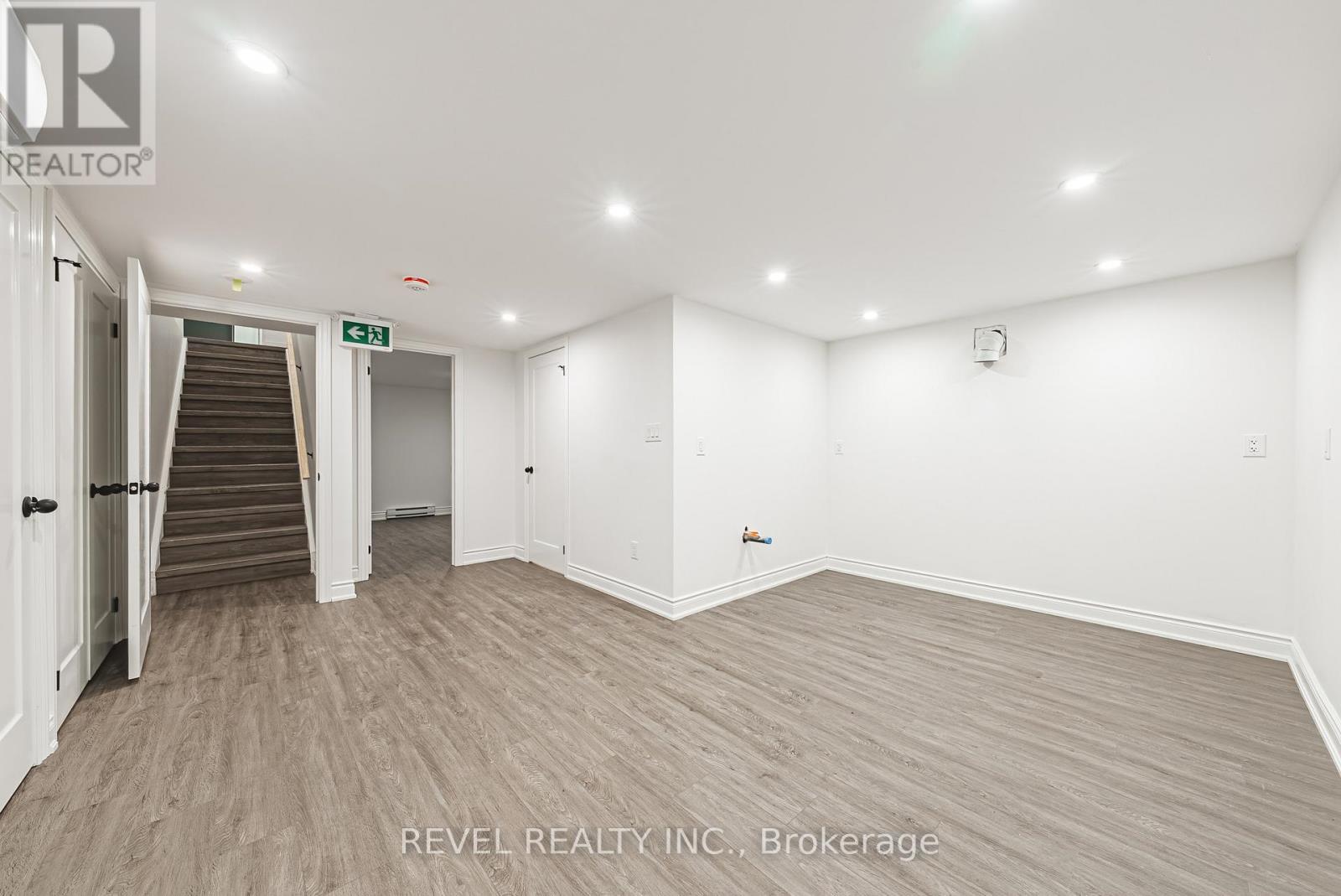 1127 Main Street E, Hamilton, Ontario  L8M 1P2 - Photo 15 - X12805360