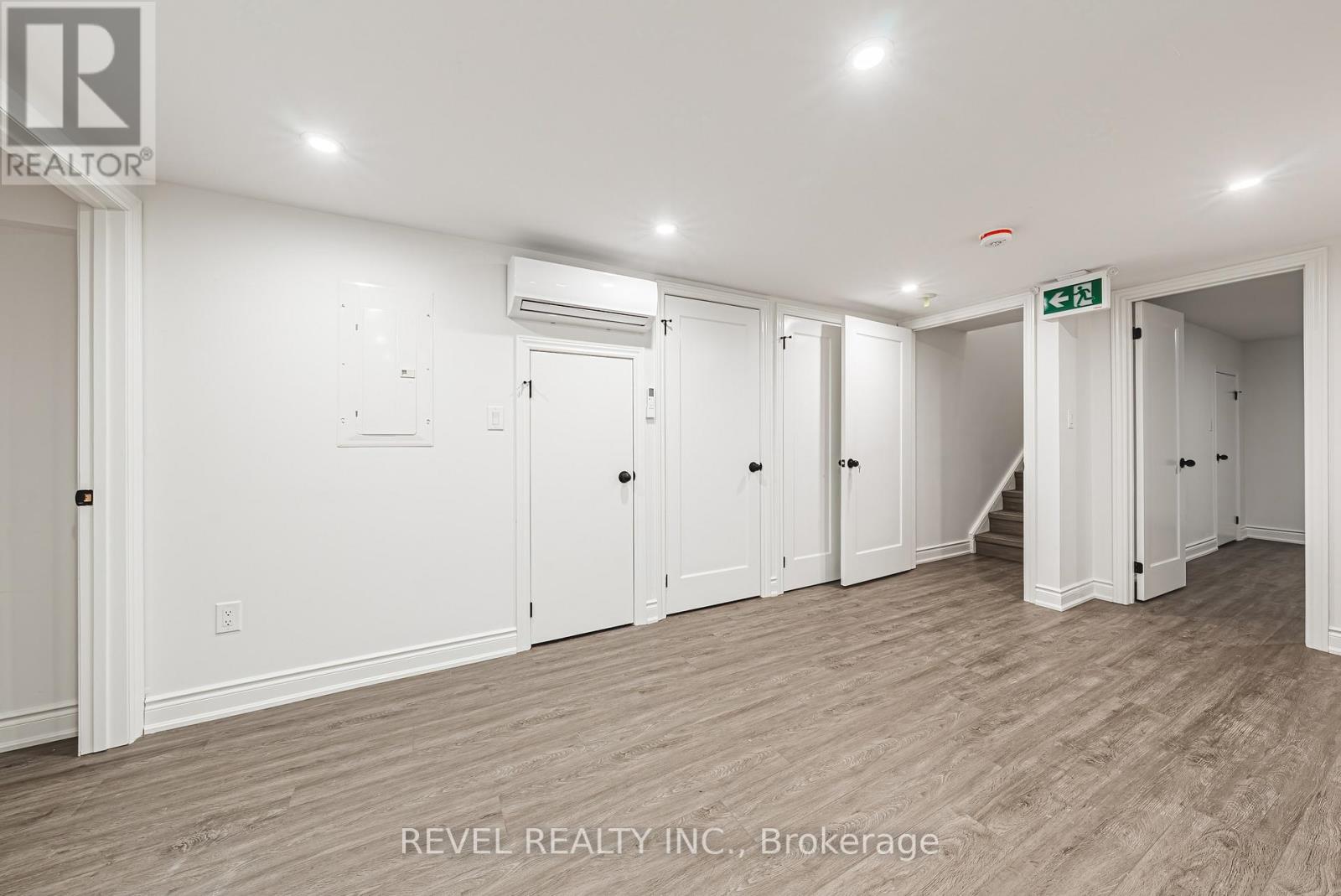 1127 Main Street E, Hamilton, Ontario  L8M 1P2 - Photo 17 - X12805360