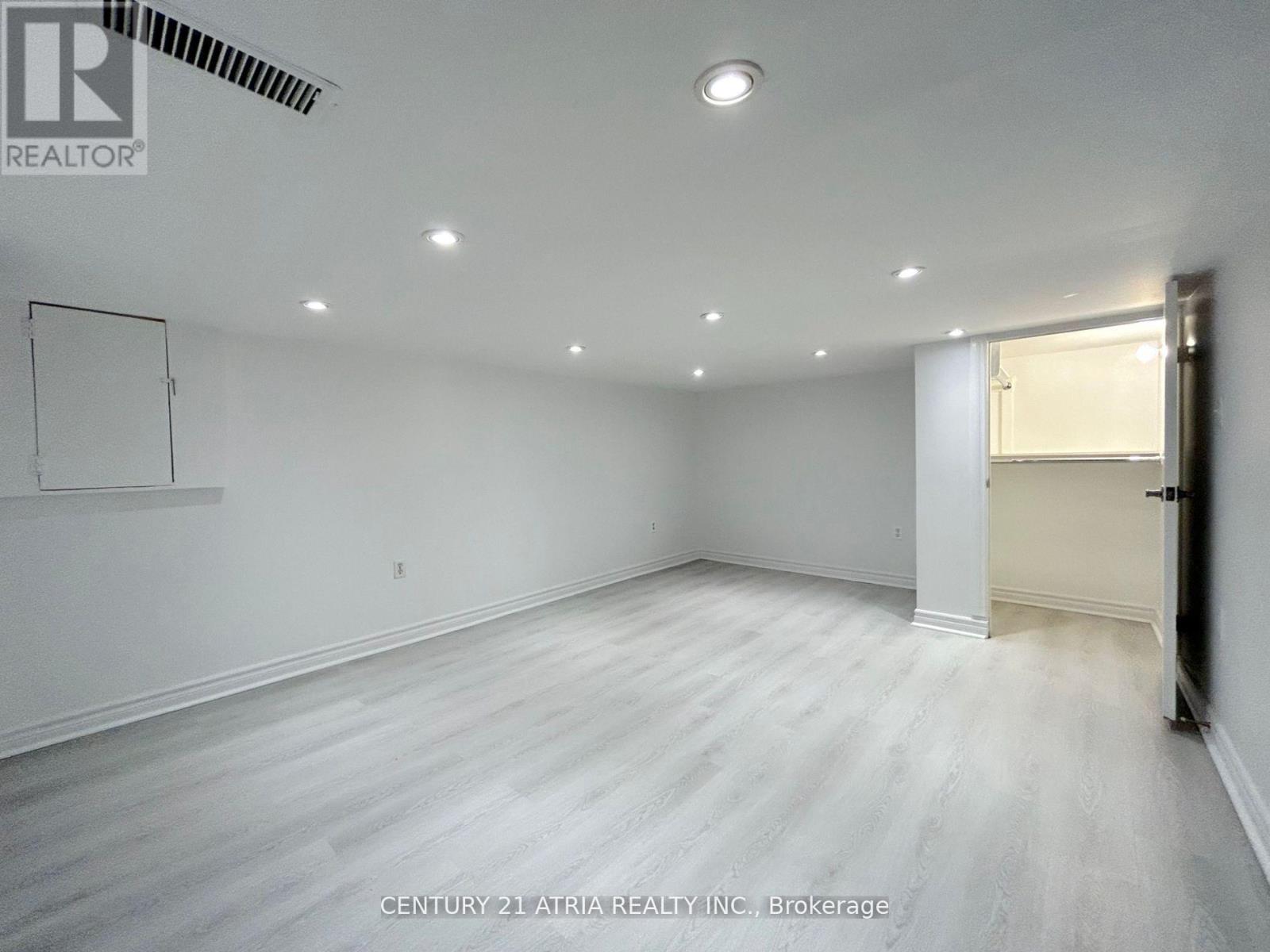 182 John Street, Hamilton, Ontario  L8L 4P2 - Photo 3 - X12805382