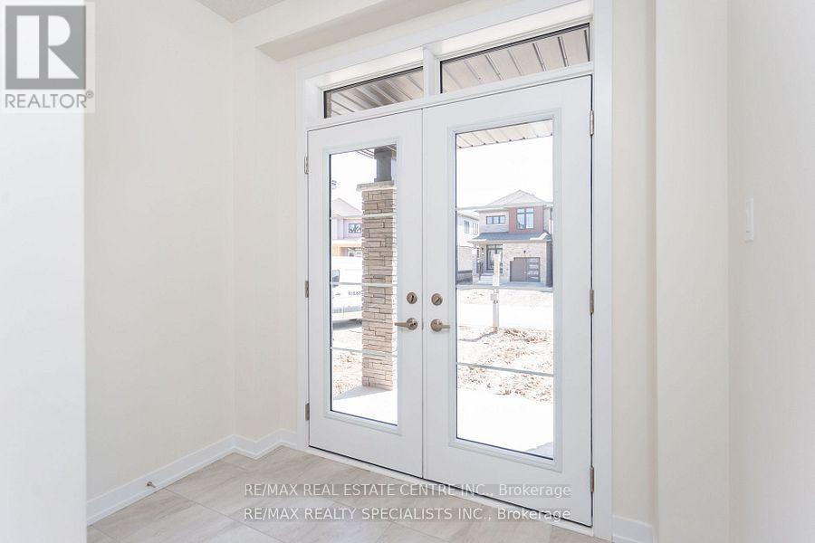 16 Monteith Drive S, Brantford, Ontario  L3T 0W6 - Photo 9 - X12805422