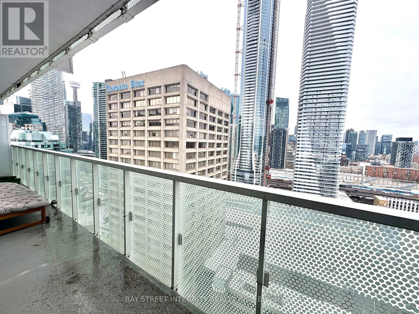 2508 - 15 Queens Quay E, Toronto, Ontario  M5E 0A5 - Photo 18 - C12804572