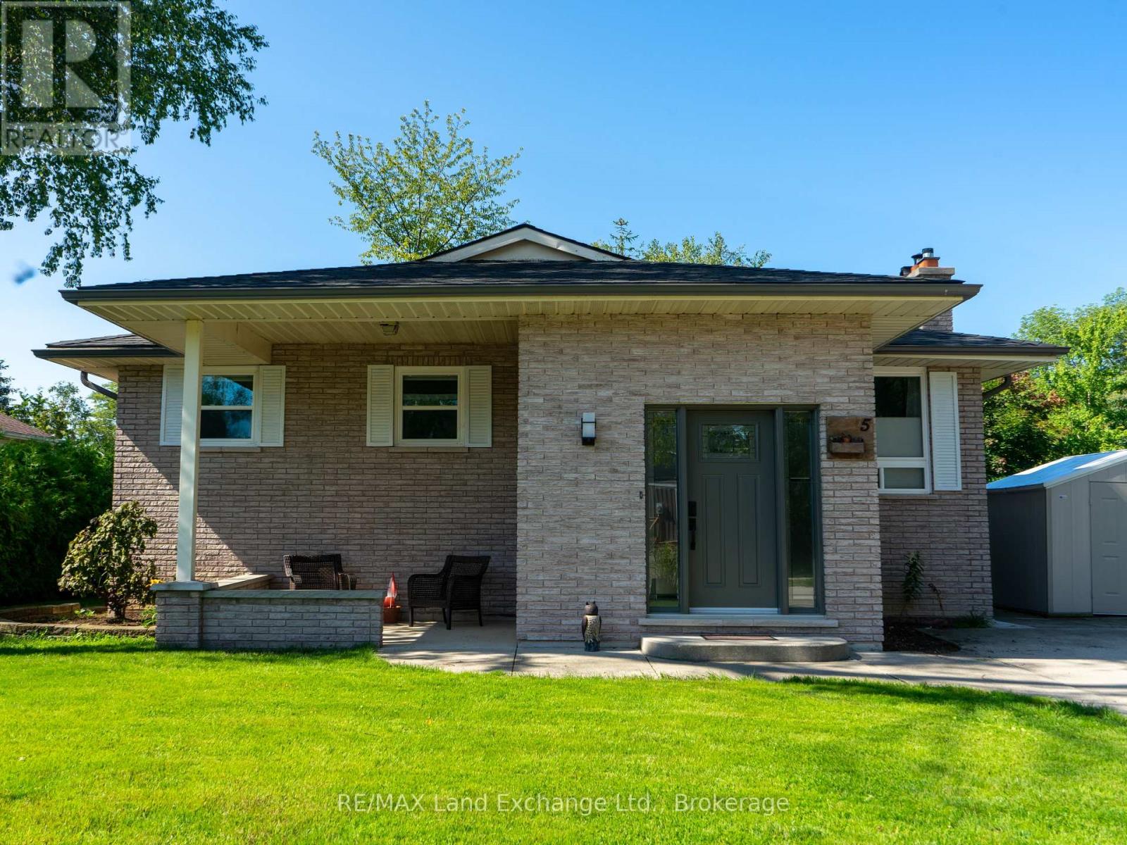 5 Macgregor Beach Road, Kincardine, Ontario  N2Z 1J6 - Photo 2 - X12805636