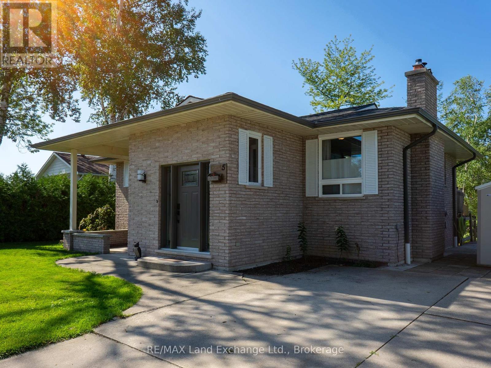 5 Macgregor Beach Road, Kincardine, Ontario  N2Z 1J6 - Photo 3 - X12805636