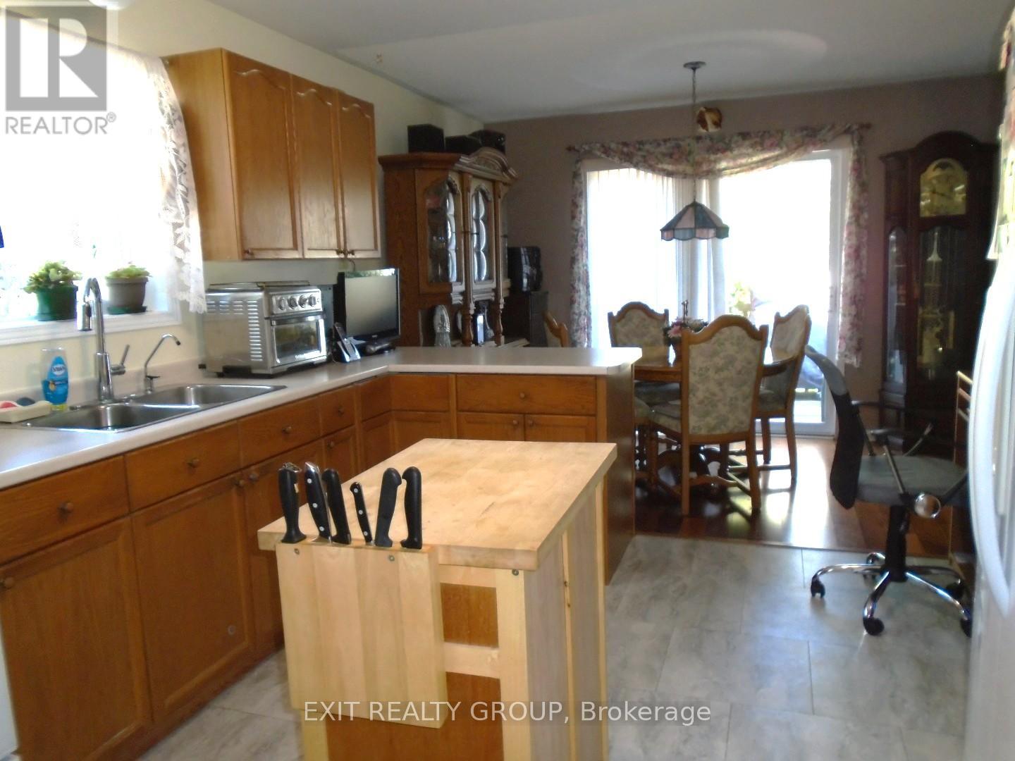 33 Cretney Drive, Prince Edward County (Wellington), Ontario  K0K 3L0 - Photo 8 - X12805524