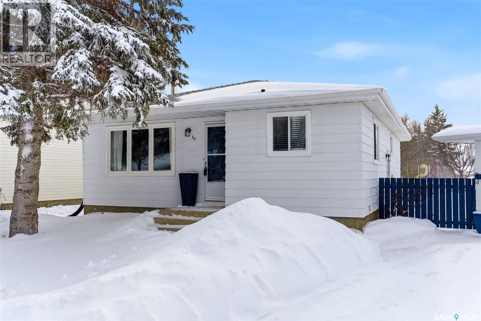 10 Bligh Bay, Regina, Saskatchewan  S4X 1R4 - Photo 1 - SK028912