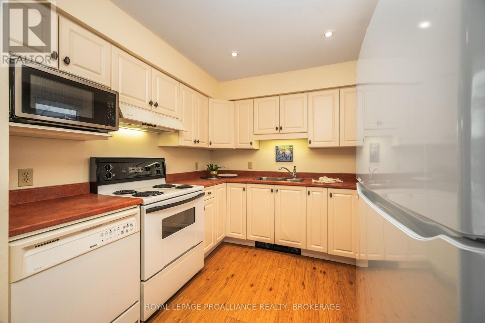 39 - 115 Wright Crescent, Kingston (Central City East), Ontario  K7L 4T8 - Photo 15 - X12805670