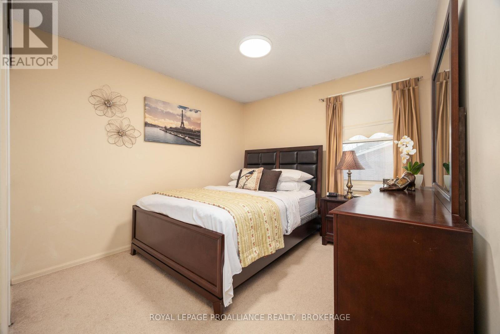 39 - 115 Wright Crescent, Kingston (Central City East), Ontario  K7L 4T8 - Photo 25 - X12805670