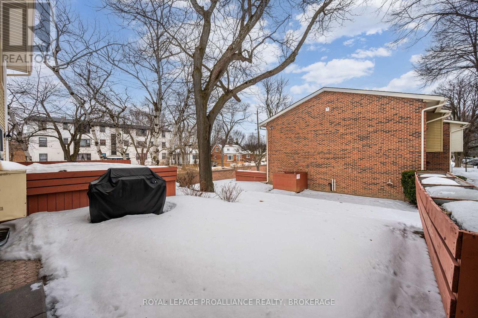 39 - 115 Wright Crescent, Kingston (Central City East), Ontario  K7L 4T8 - Photo 31 - X12805670