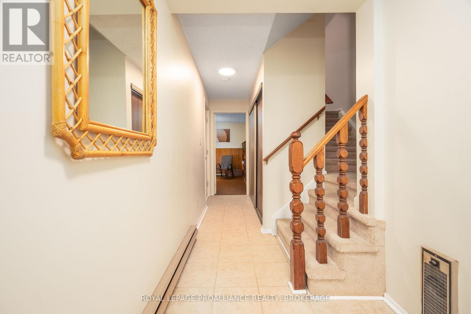 39 - 115 Wright Crescent, Kingston (Central City East), Ontario  K7L 4T8 - Photo 4 - X12805670