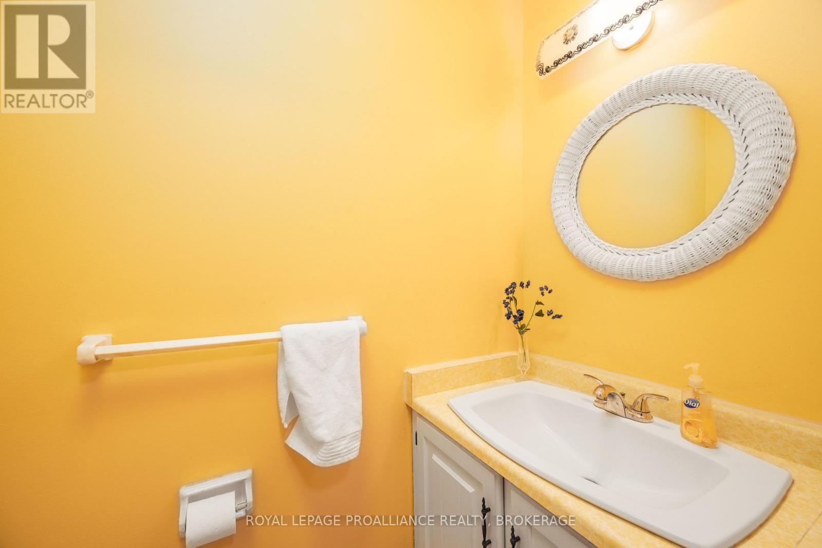 39 - 115 Wright Crescent, Kingston (Central City East), Ontario  K7L 4T8 - Photo 5 - X12805670