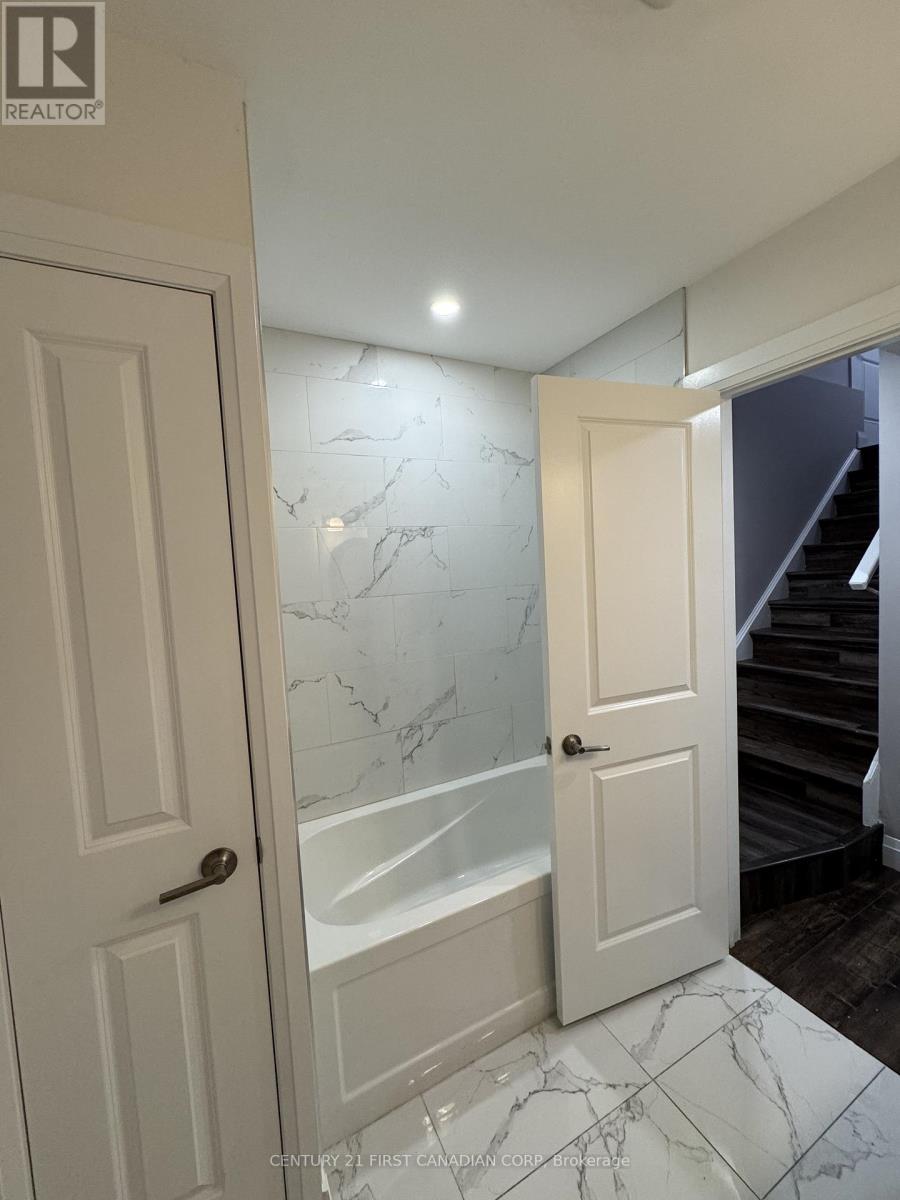 Lower - 2910 Biddulph Street, London South, Ontario  N6L 0A8 - Photo 13 - X12805430