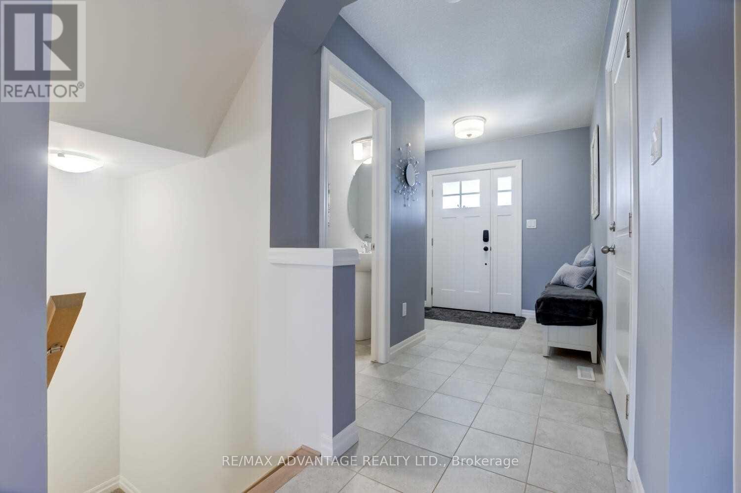 258 Peach Tree Boulevard, St. Thomas, Ontario  N5R 6M3 - Photo 2 - X12805698