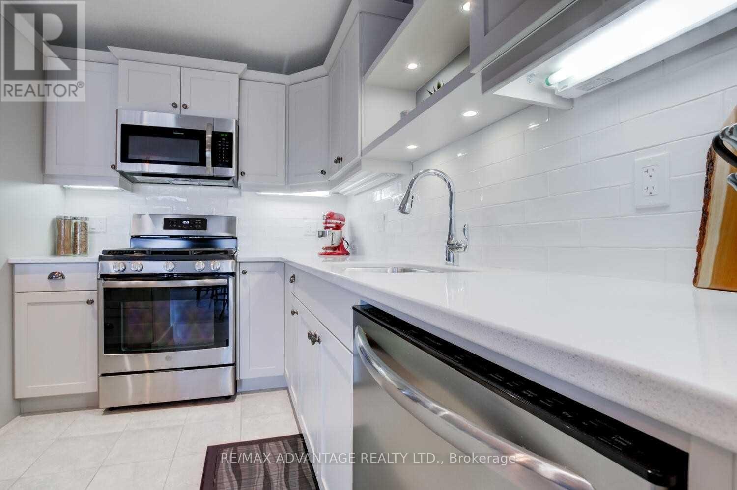 258 Peach Tree Boulevard, St. Thomas, Ontario  N5R 6M3 - Photo 4 - X12805698