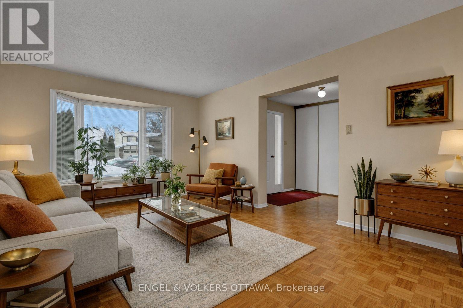 1016 Driftwood Crescent, Ottawa, Ontario  K1C 2P1 - Photo 17 - X12805478