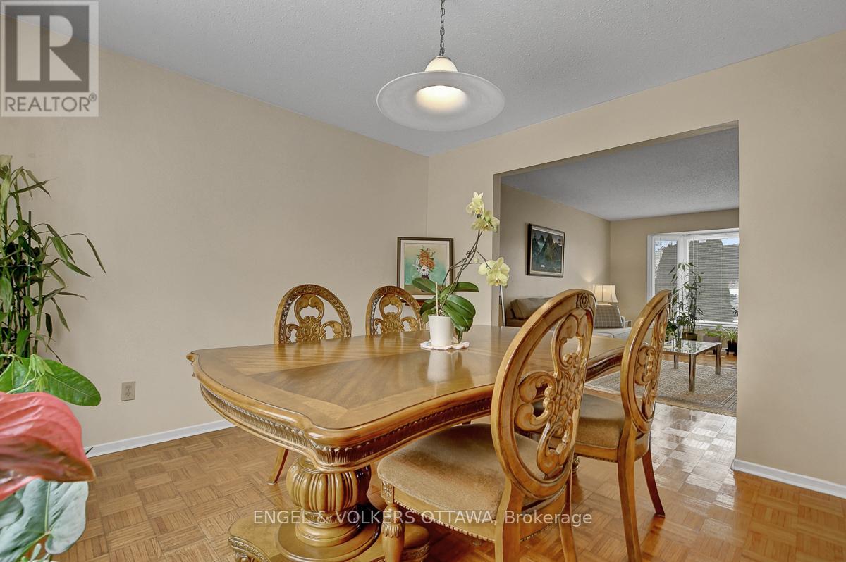 1016 Driftwood Crescent, Ottawa, Ontario  K1C 2P1 - Photo 18 - X12805478