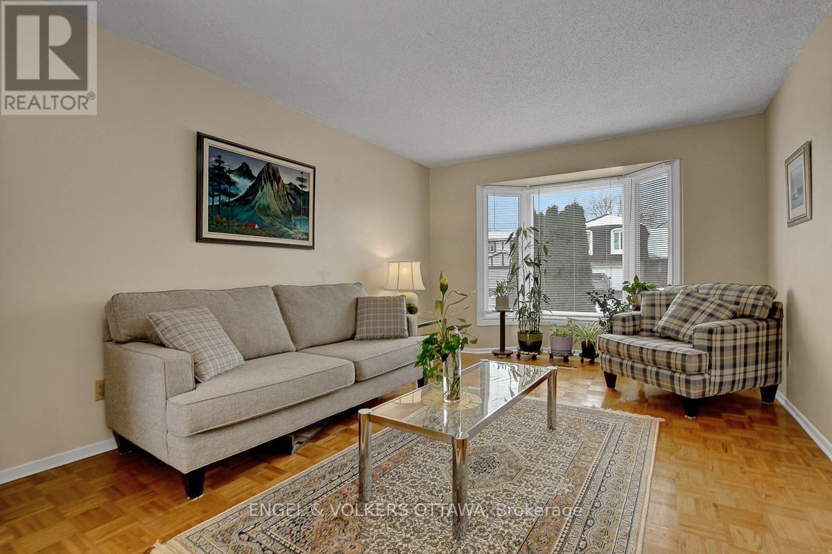 1016 Driftwood Crescent, Ottawa, Ontario  K1C 2P1 - Photo 2 - X12805478
