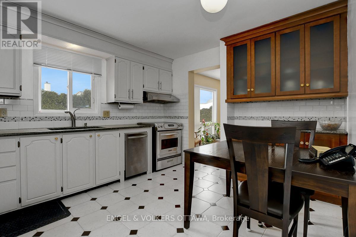 1016 Driftwood Crescent, Ottawa, Ontario  K1C 2P1 - Photo 20 - X12805478
