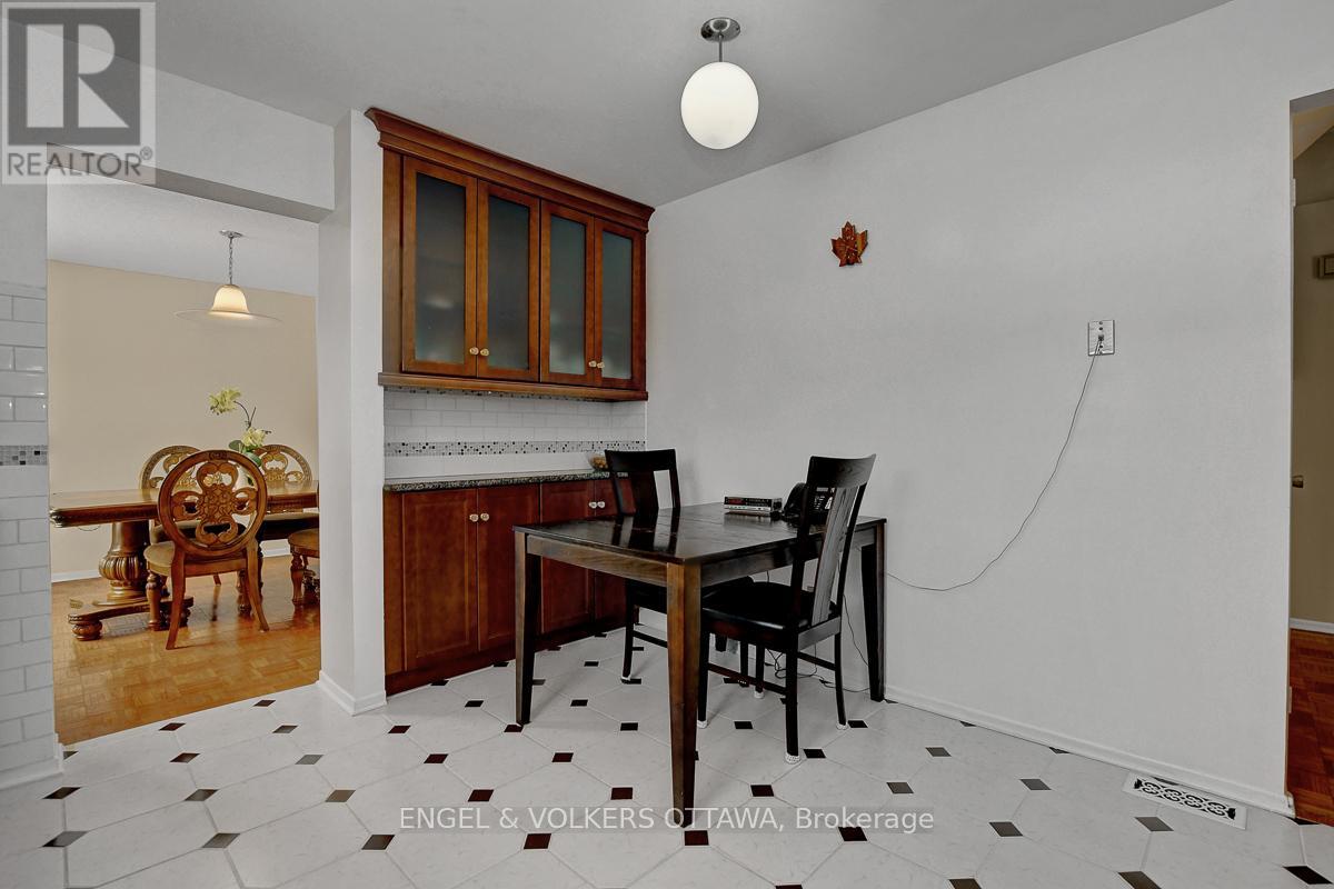 1016 Driftwood Crescent, Ottawa, Ontario  K1C 2P1 - Photo 22 - X12805478