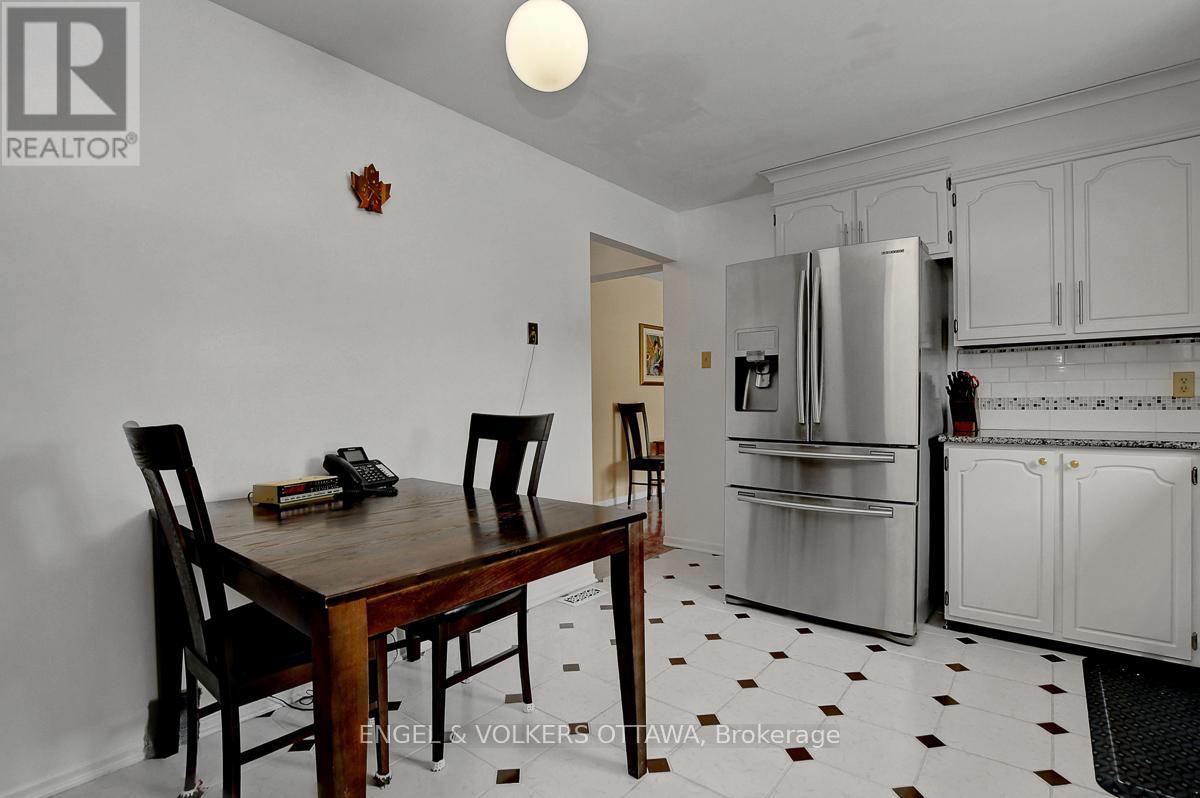 1016 Driftwood Crescent, Ottawa, Ontario  K1C 2P1 - Photo 23 - X12805478