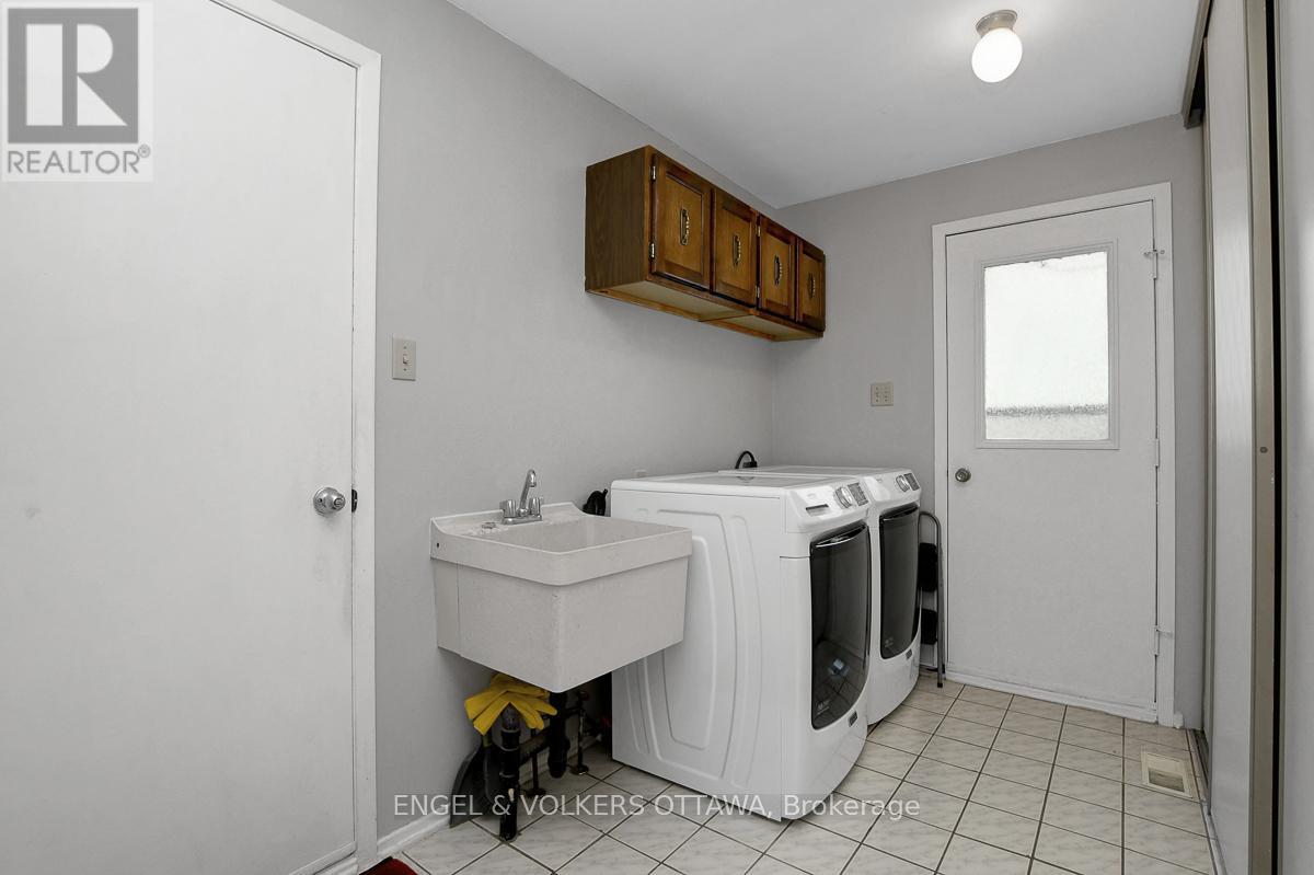 1016 Driftwood Crescent, Ottawa, Ontario  K1C 2P1 - Photo 25 - X12805478