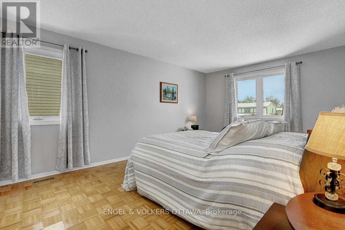 1016 Driftwood Crescent, Ottawa, Ontario  K1C 2P1 - Photo 26 - X12805478
