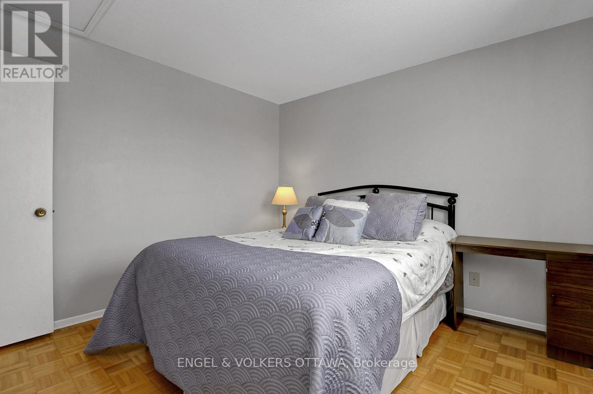 1016 Driftwood Crescent, Ottawa, Ontario  K1C 2P1 - Photo 32 - X12805478