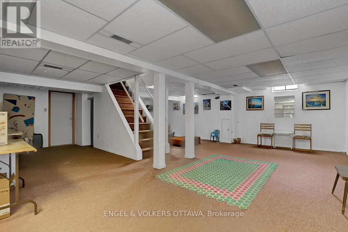 1016 Driftwood Crescent, Ottawa, Ontario  K1C 2P1 - Photo 43 - X12805478