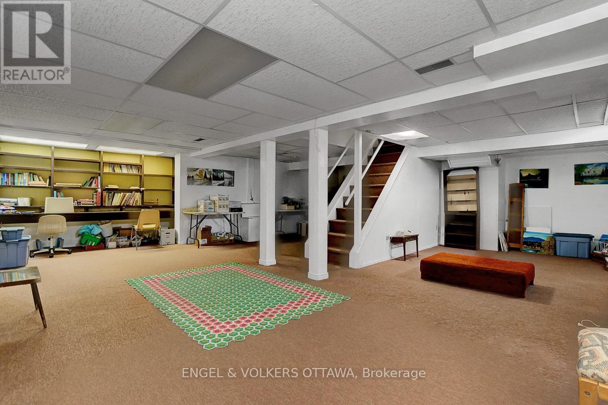 1016 Driftwood Crescent, Ottawa, Ontario  K1C 2P1 - Photo 44 - X12805478