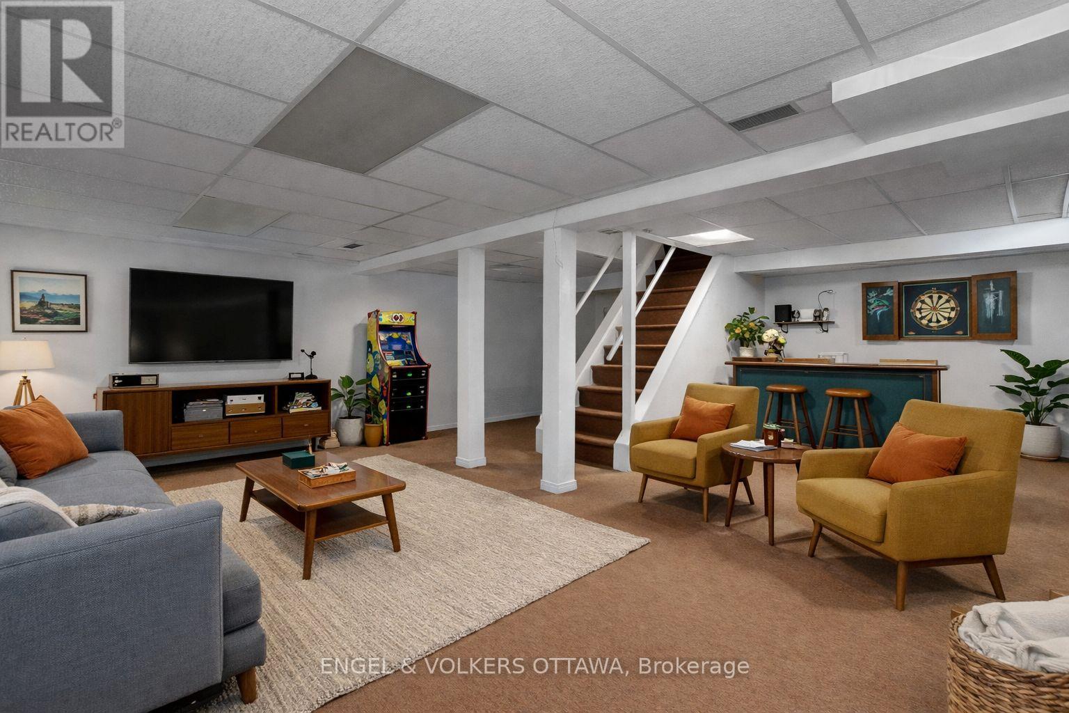 1016 Driftwood Crescent, Ottawa, Ontario  K1C 2P1 - Photo 45 - X12805478