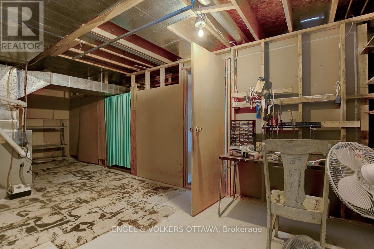 1016 Driftwood Crescent, Ottawa, Ontario  K1C 2P1 - Photo 46 - X12805478