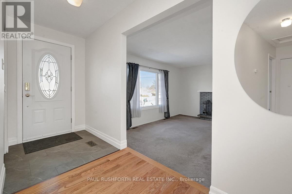 224 Kennedy Lane W, Ottawa, Ontario  K1E 1G6 - Photo 5 - X12805528