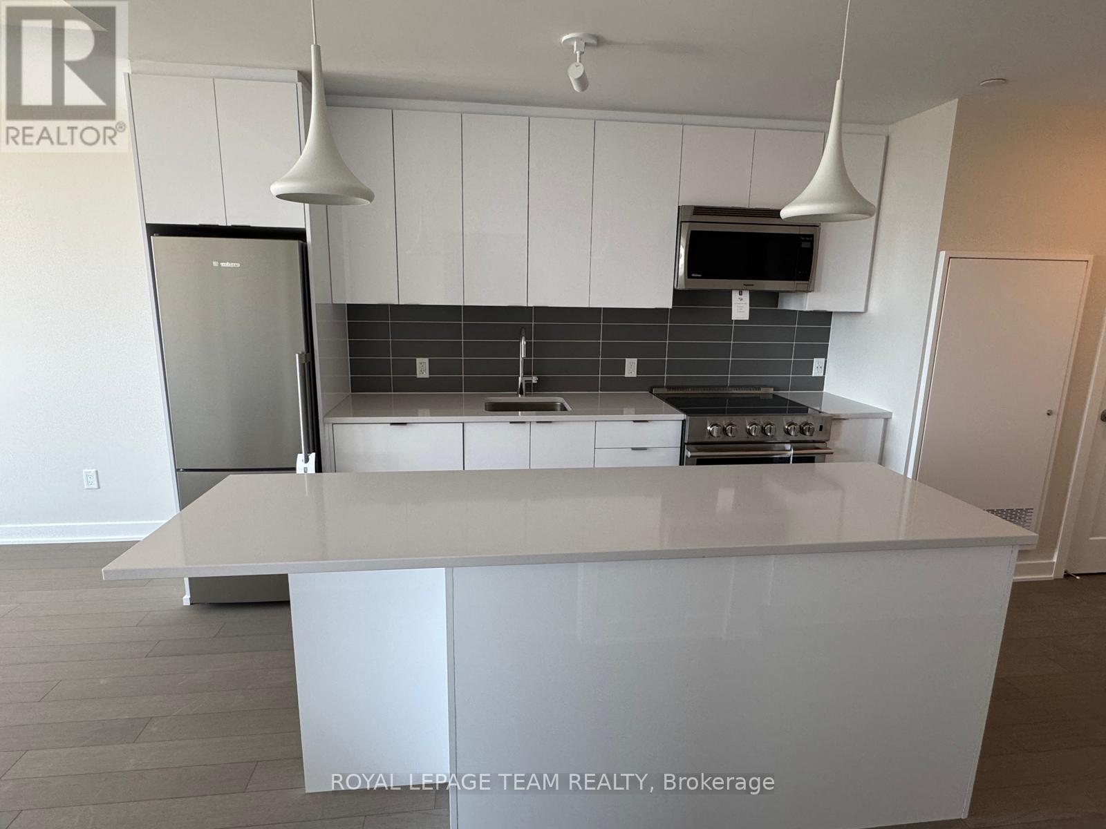 Unit #803 - 360 Deschatelets Avenue, Ottawa, Ontario  K1S 5Y1 - Photo 4 - X12805540