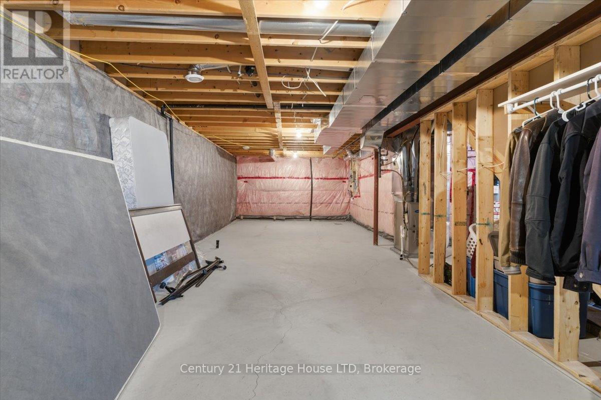 137 Silverwood Avenue, Welland, Ontario L3C 0B7 - Photo 30 - X12805538