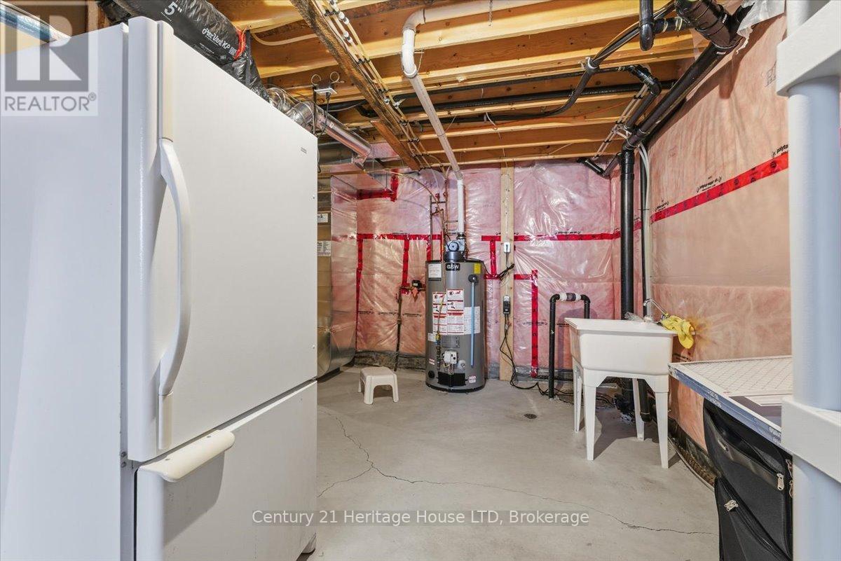 137 Silverwood Avenue, Welland, Ontario L3C 0B7 - Photo 31 - X12805538