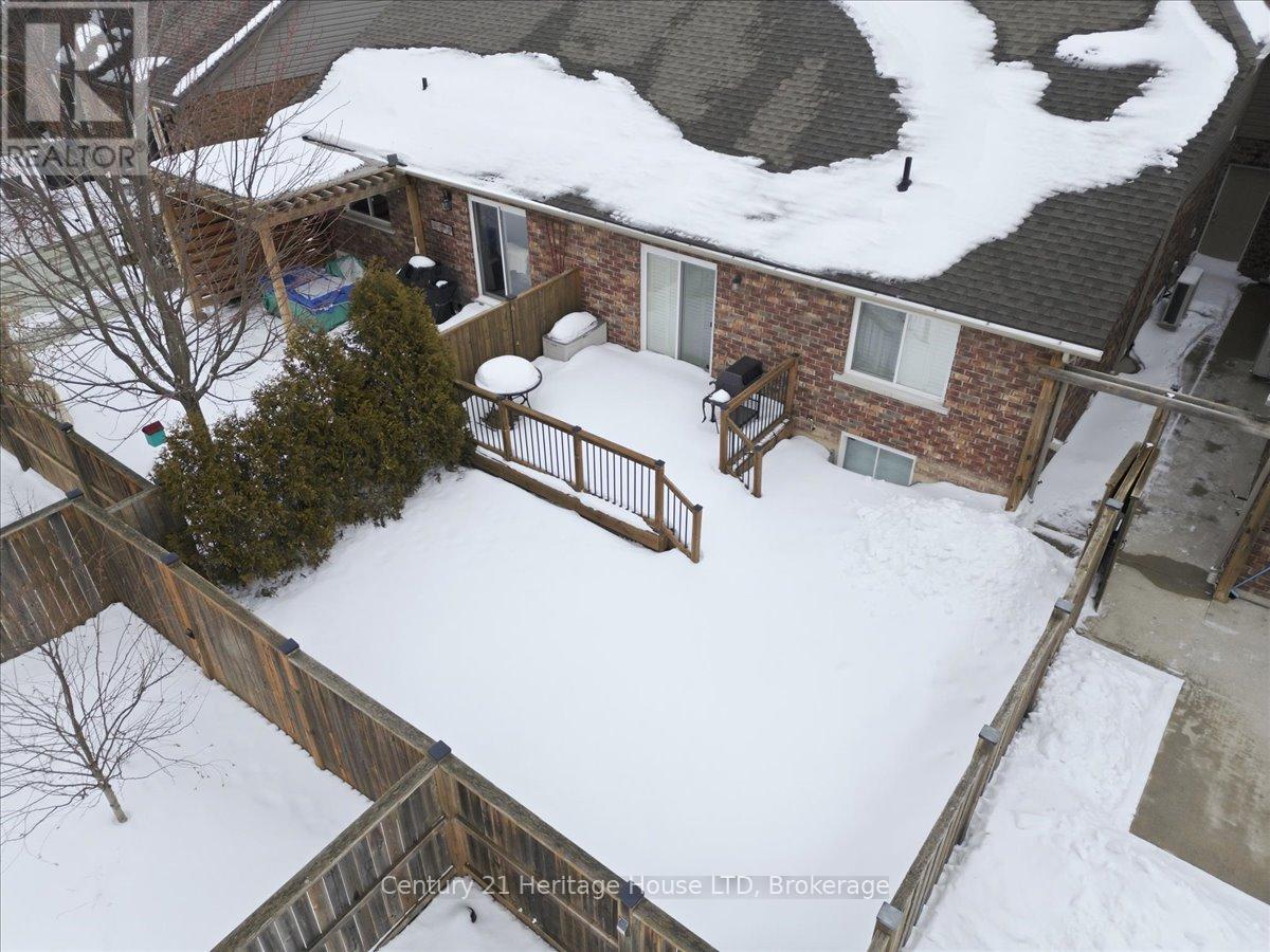 137 Silverwood Avenue, Welland, Ontario L3C 0B7 - Photo 34 - X12805538