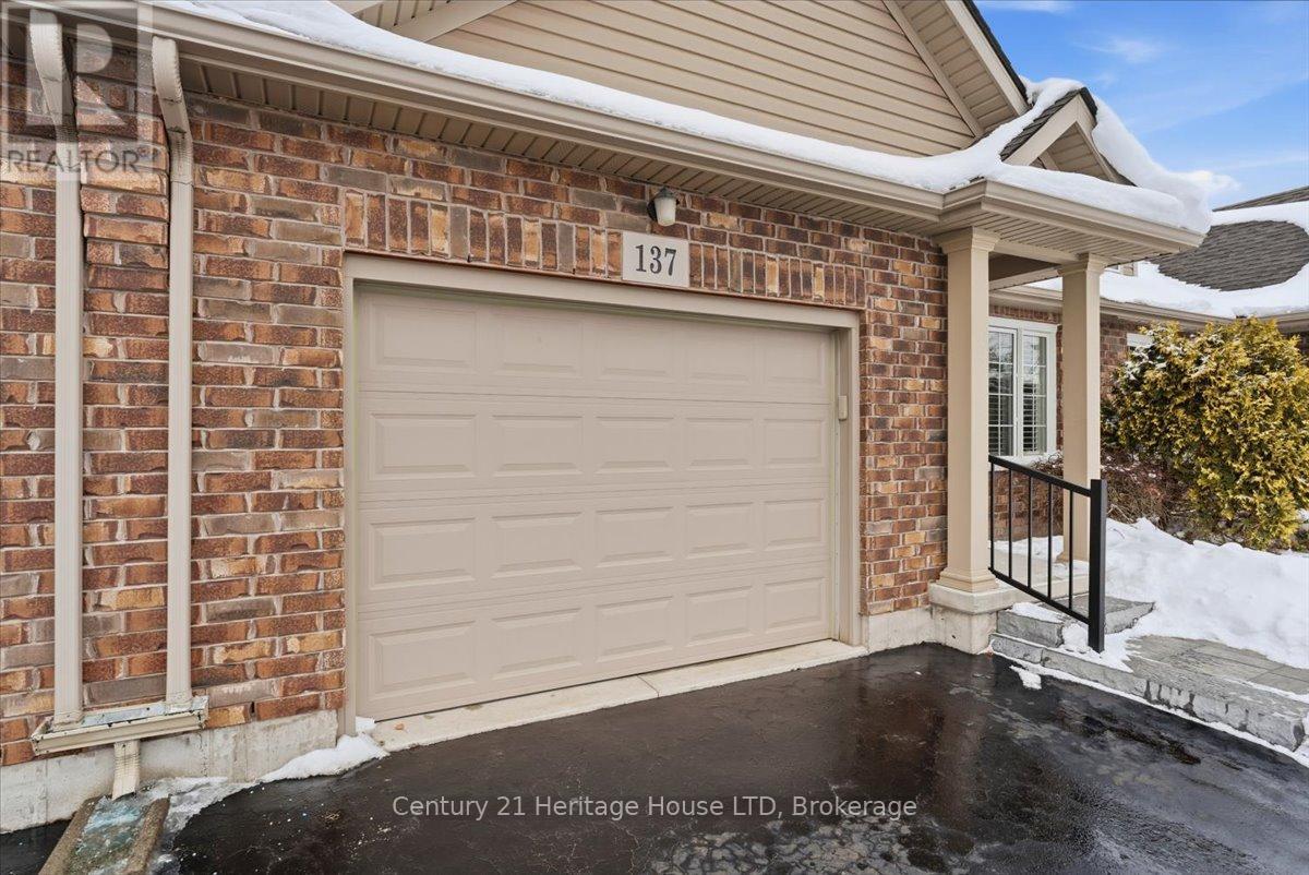 137 Silverwood Avenue, Welland, Ontario L3C 0B7 - Photo 4 - X12805538