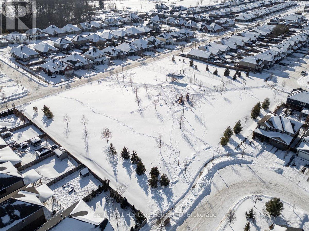 137 Silverwood Avenue, Welland, Ontario L3C 0B7 - Photo 47 - X12805538