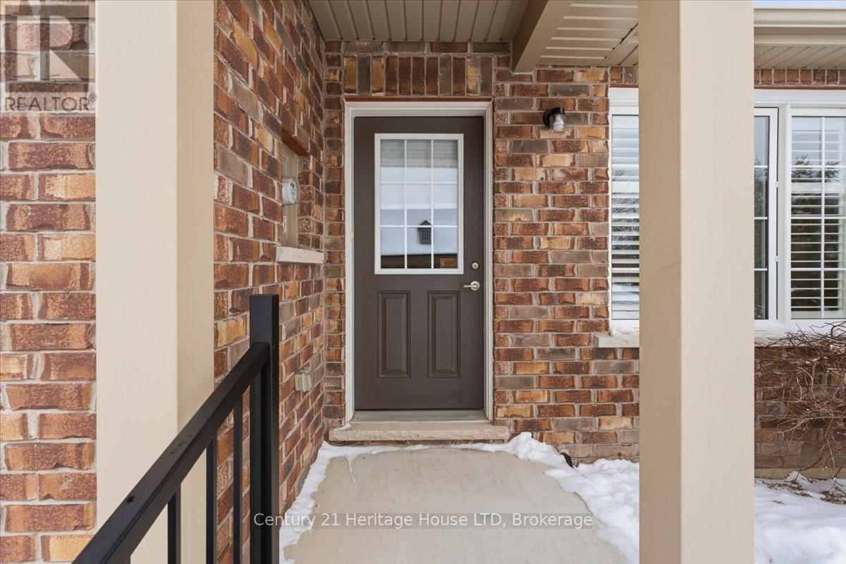 137 Silverwood Avenue, Welland, Ontario L3C 0B7 - Photo 5 - X12805538