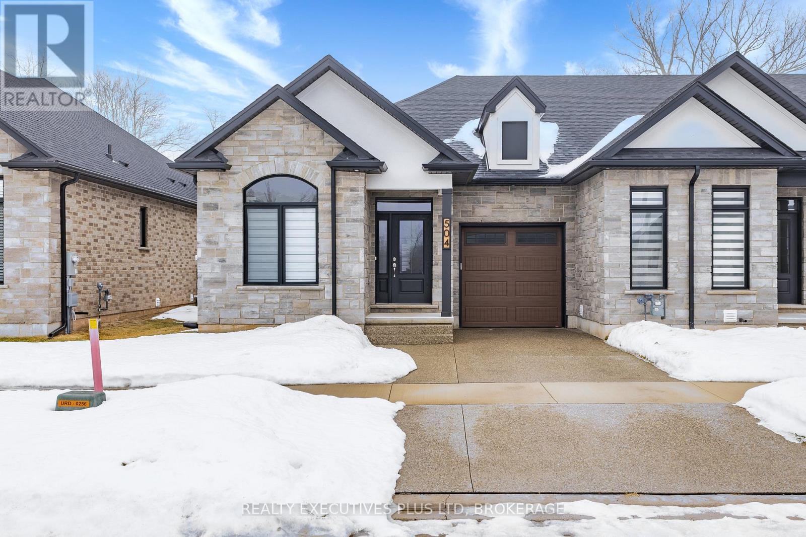 504 Royal Ridge Court, Fort Erie, Ontario  N9V 3W4 - Photo 1 - X12805664