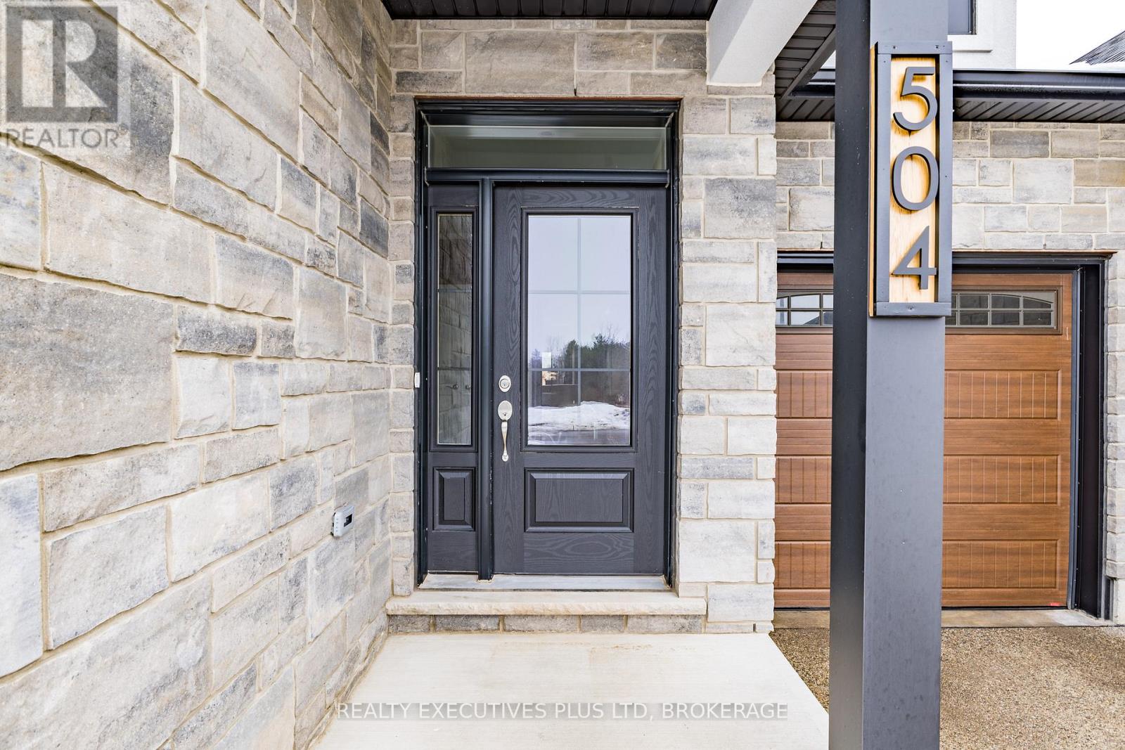 504 Royal Ridge Court, Fort Erie, Ontario  N9V 3W4 - Photo 3 - X12805664