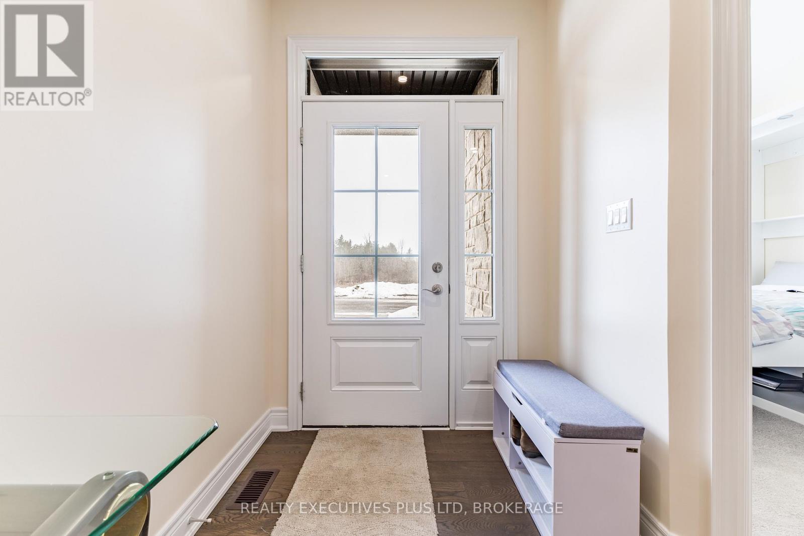 504 Royal Ridge Court, Fort Erie, Ontario  N9V 3W4 - Photo 4 - X12805664