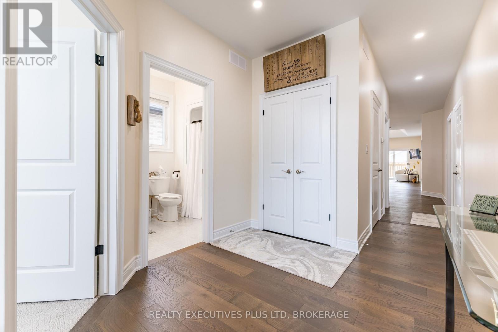 504 Royal Ridge Court, Fort Erie, Ontario  N9V 3W4 - Photo 6 - X12805664