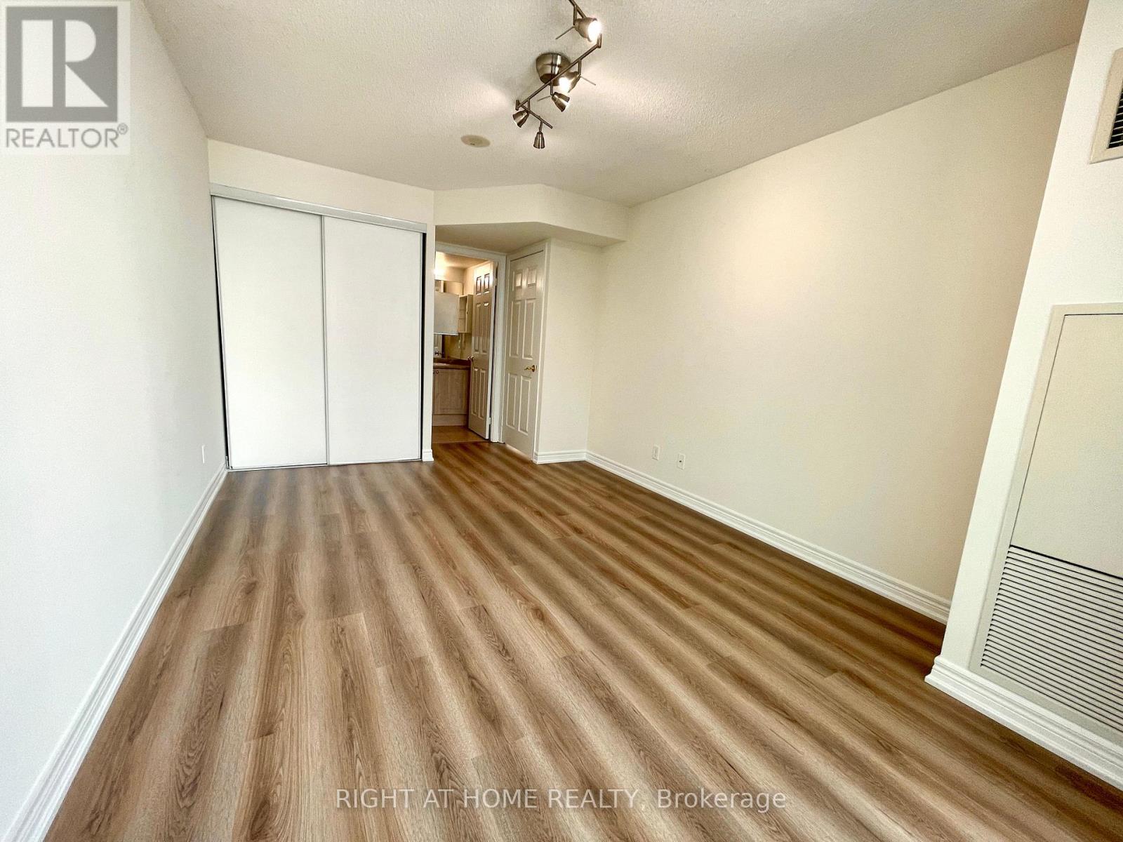 3102 - 30 Grand Trunk Crescent, Toronto, Ontario  M5J 3A4 - Photo 12 - C12805638