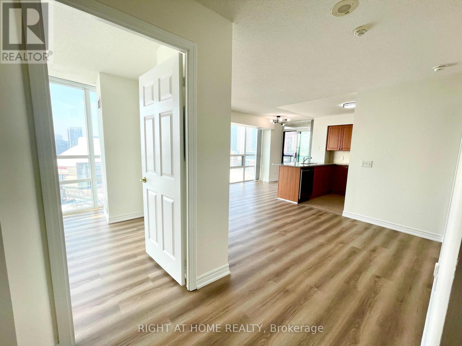 3102 - 30 Grand Trunk Crescent, Toronto, Ontario  M5J 3A4 - Photo 6 - C12805638